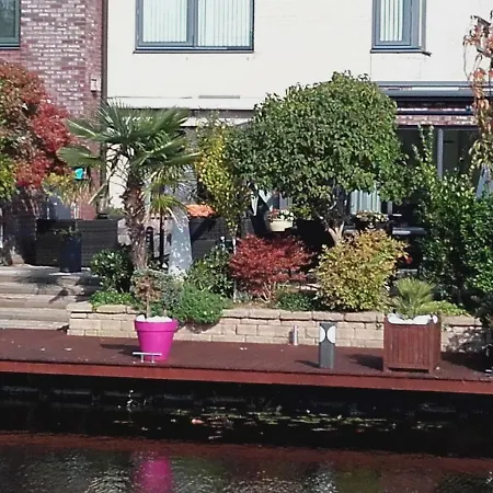 Vakantiehuis Sunny Holiday In On The Water *